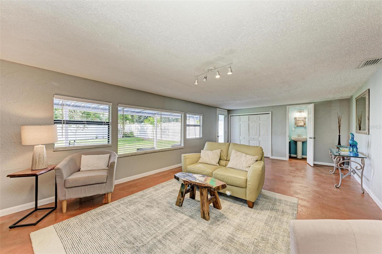 SHORE ACRES BAYOU GRANDE SEC - Residential Lease