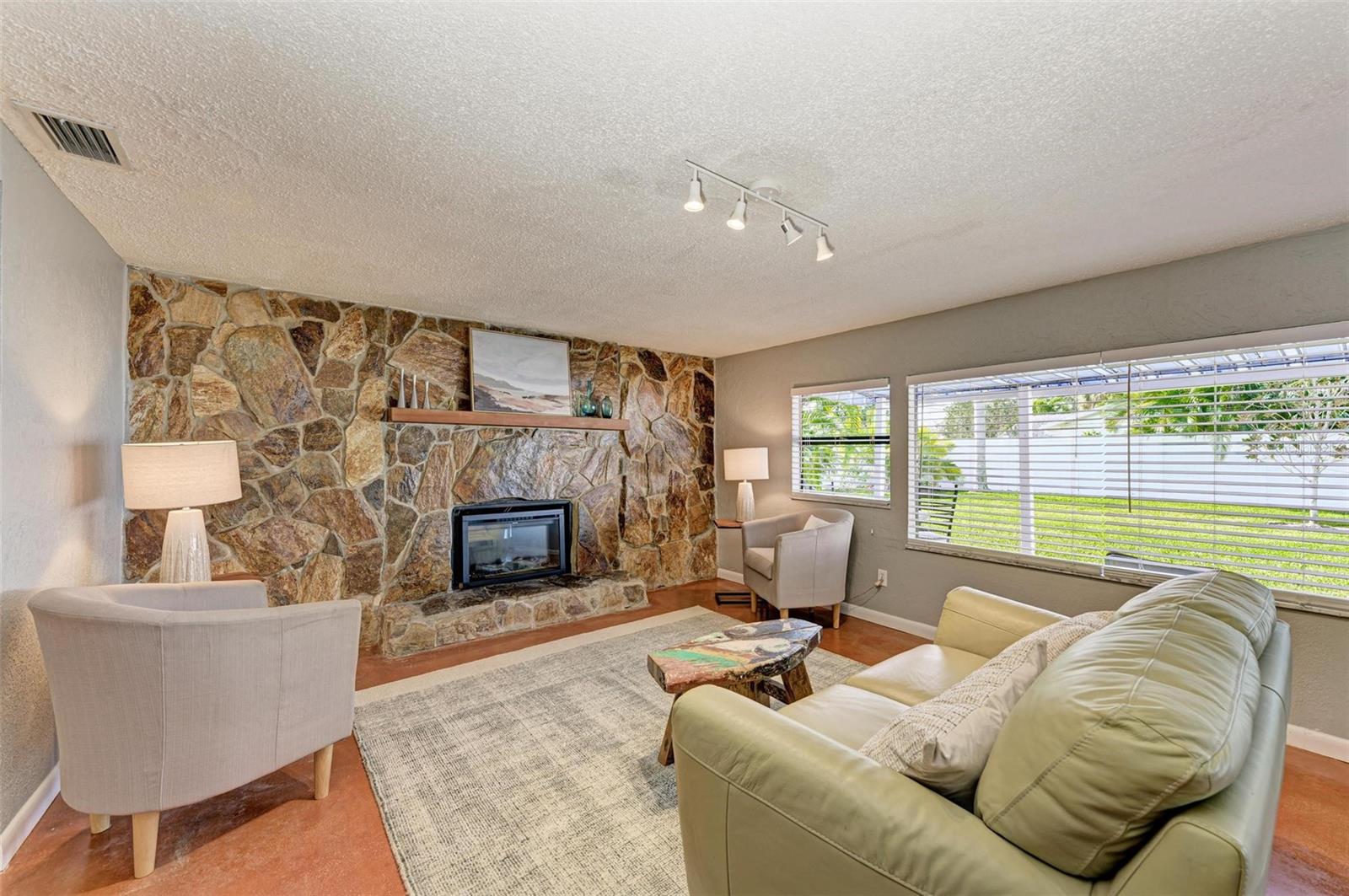 SHORE ACRES BAYOU GRANDE SEC - Residential Lease