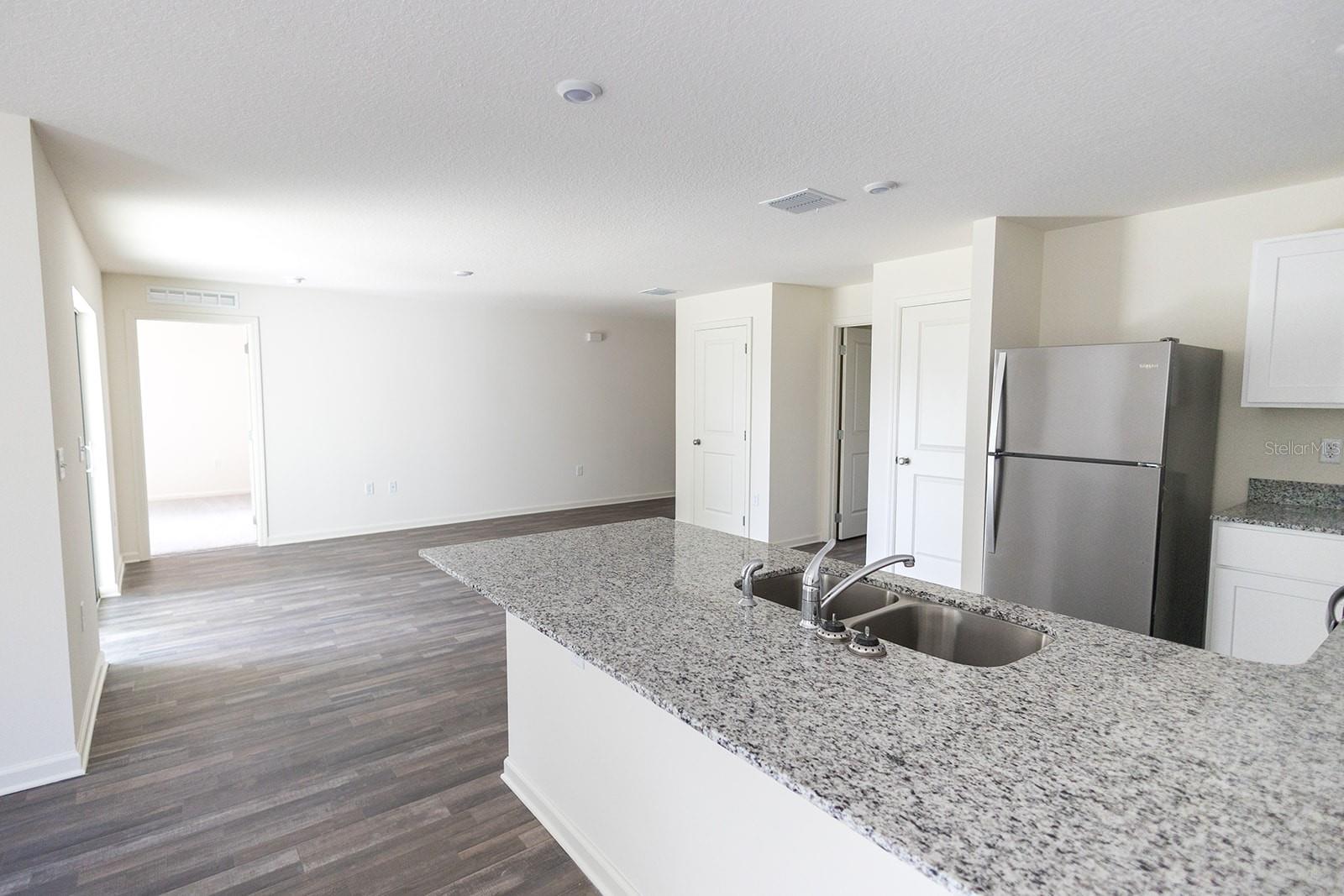 HILLVIEW - Residential Lease