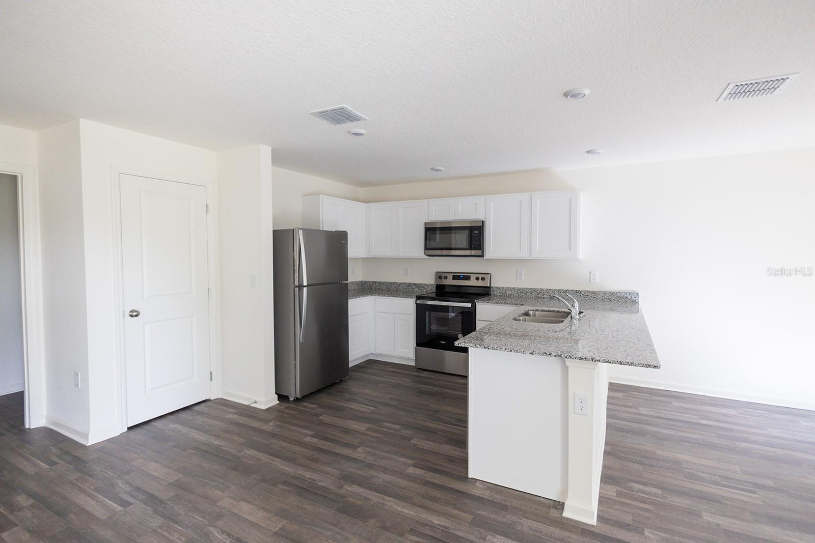 HILLVIEW - Residential Lease