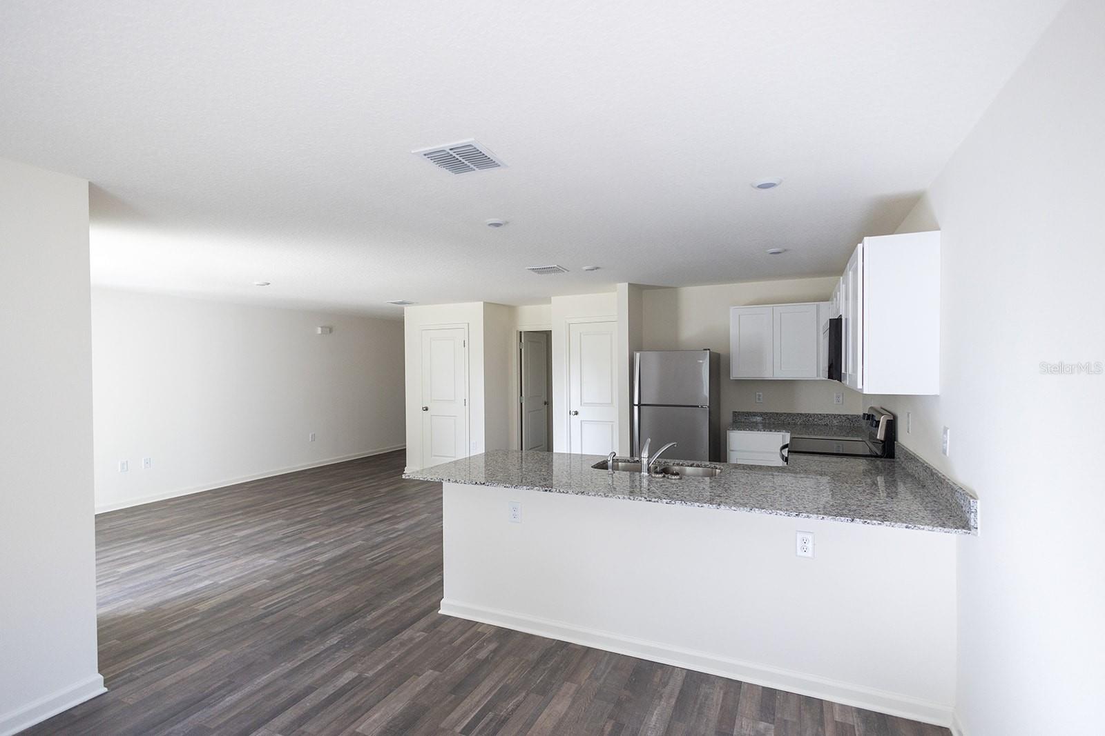 HILLVIEW - Residential Lease