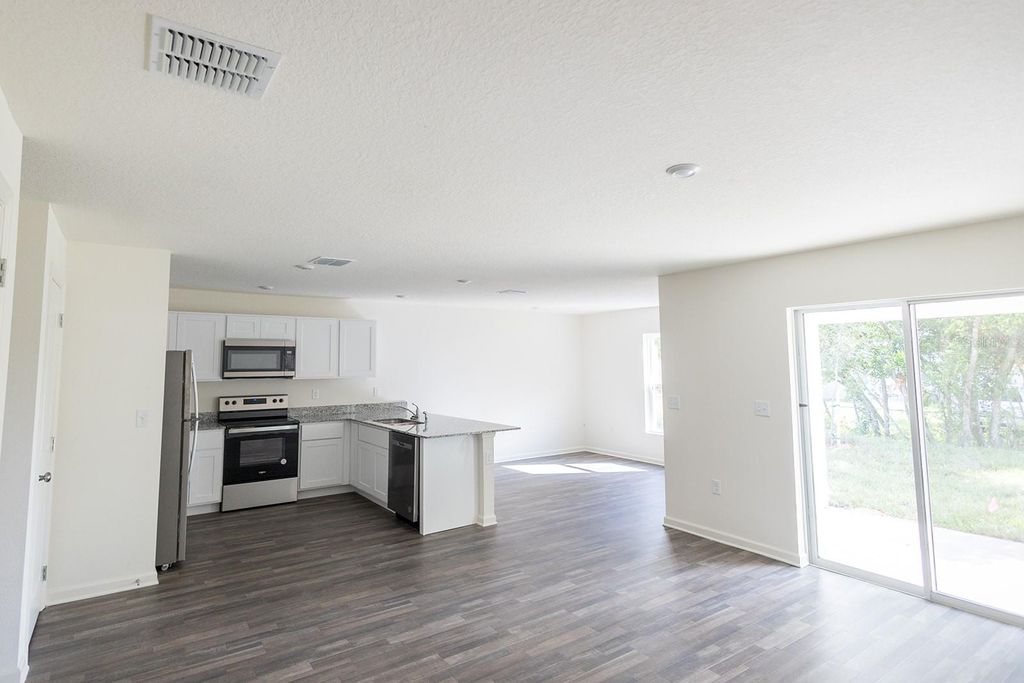 Photo of 664 Hillview Loop, Haines City, FL 33844 (MLS # O6393436)