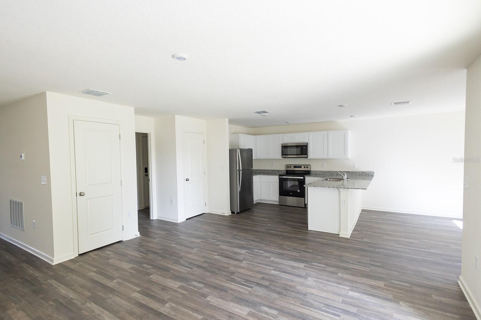 HILLVIEW - Residential Lease