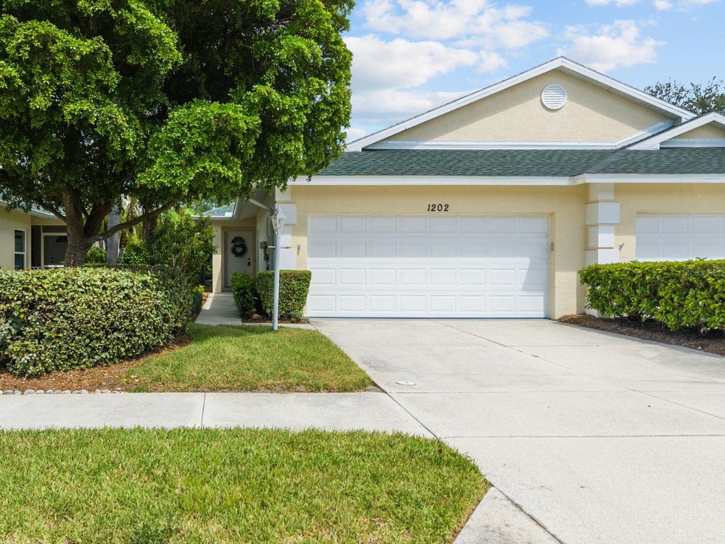 Photo of 1202 Auburn Cove Circle, Venice, FL 34292 (MLS # N6145440)
