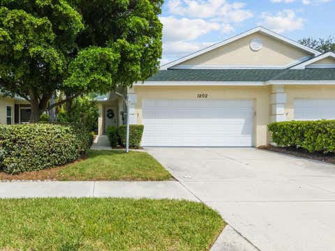 Photo of 1202 Auburn Cove Circle, Venice, FL 34292 (MLS # N6145440)