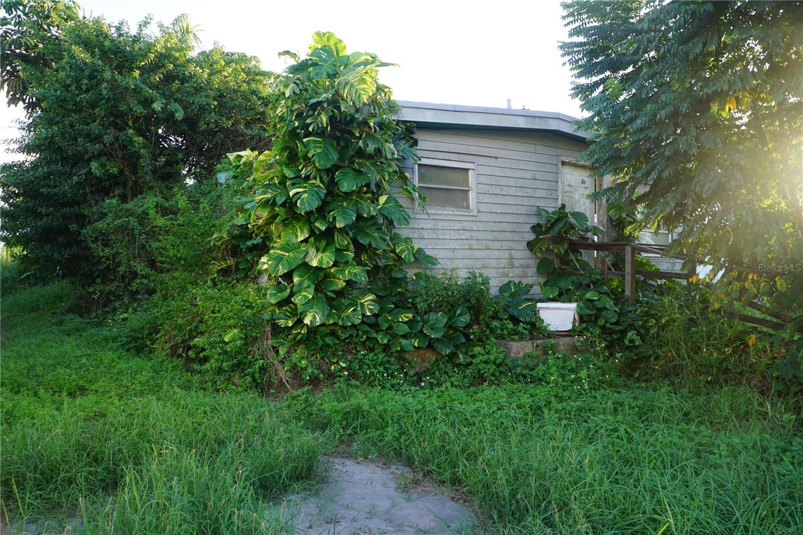 412 S COCOANUT ROAD