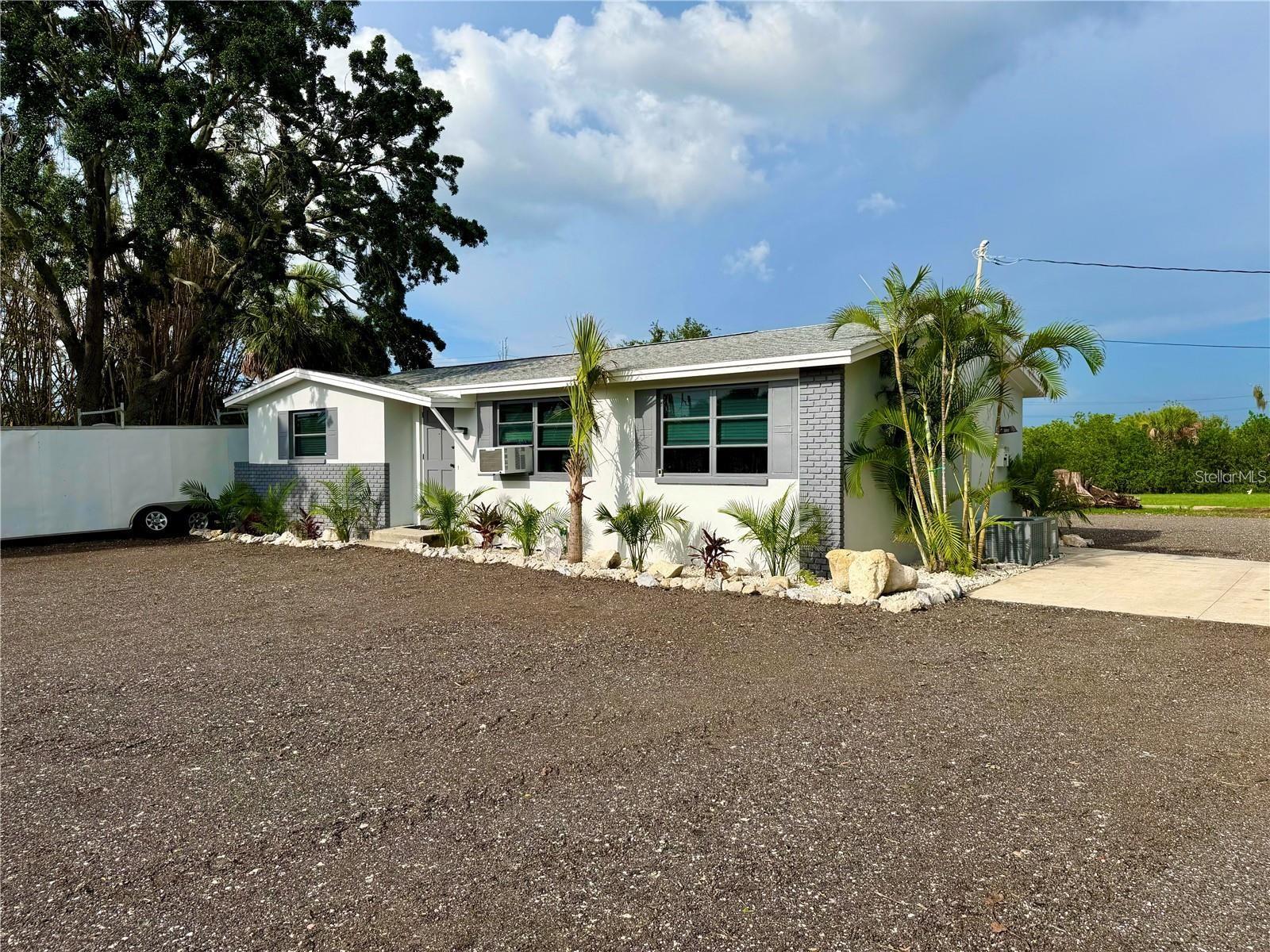 1322 N PINELLAS AVENUE