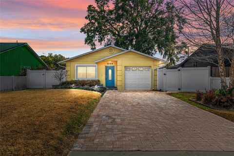 Photo of 1024 Timor Avenue, Orlando, FL 32804 (MLS # O6380266)