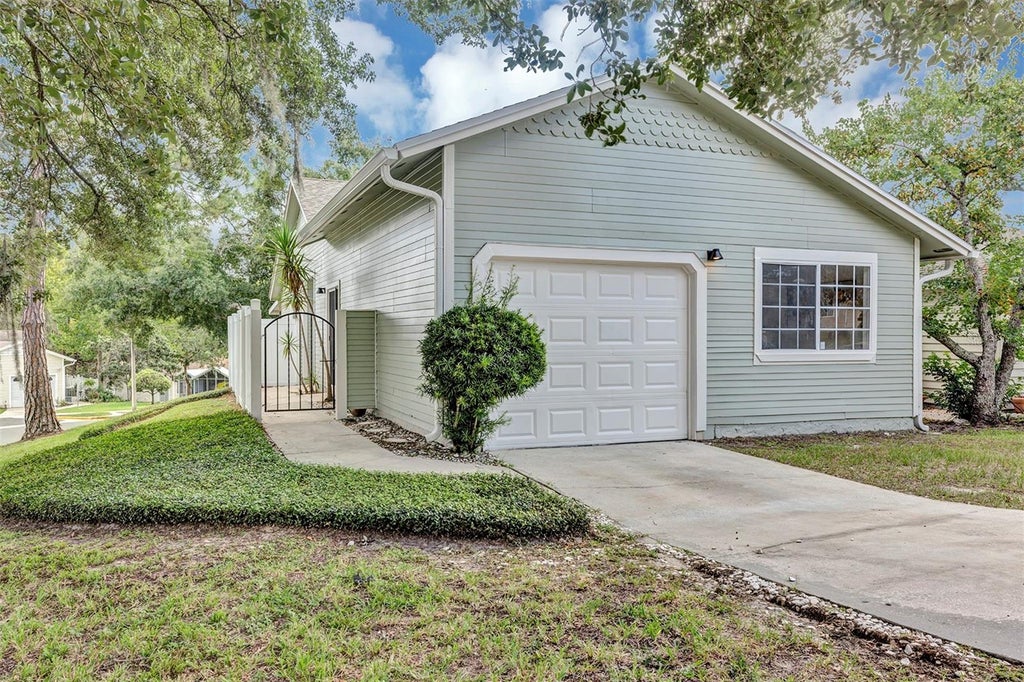 Photo of 568 Abington Court, Apopka, FL 32703 (MLS # O6443599)