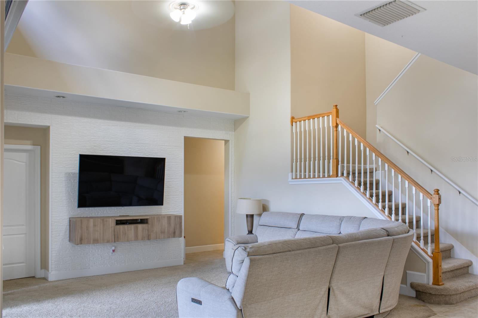 Search 3 1112 GLENRAVEN LANE