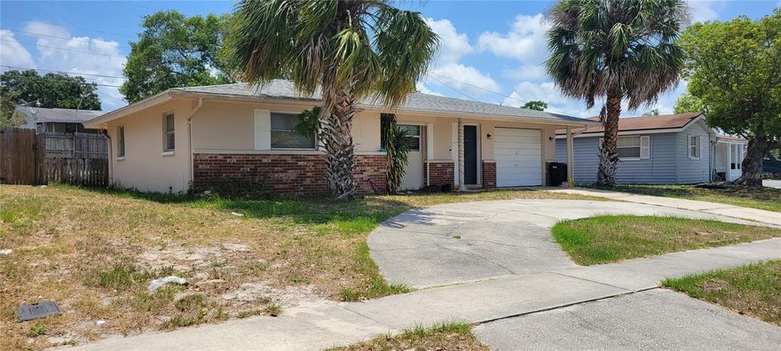 *PLEASE DO NOT DISTURB TENANT IN THE HOME*
2 Bedroom, 1.5 Bathrooms, 1 Car Garage home located in Holiday. Close to shopping, beaches and easy commute to State Road 54.Pets allowed with fees.