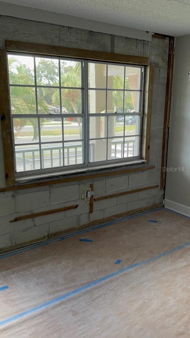 SEMINOLE SQUARE APTS - Residential