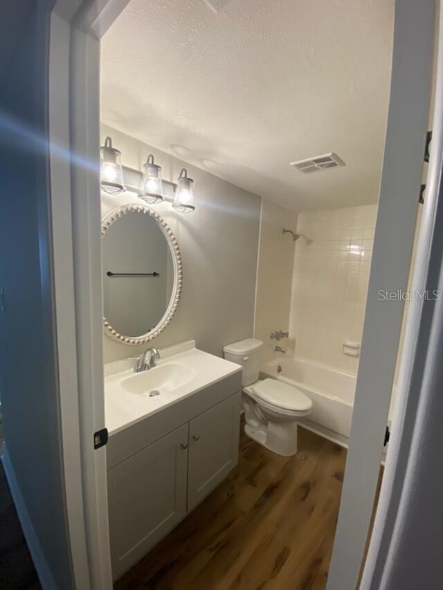 SEMINOLE SQUARE APTS - Residential