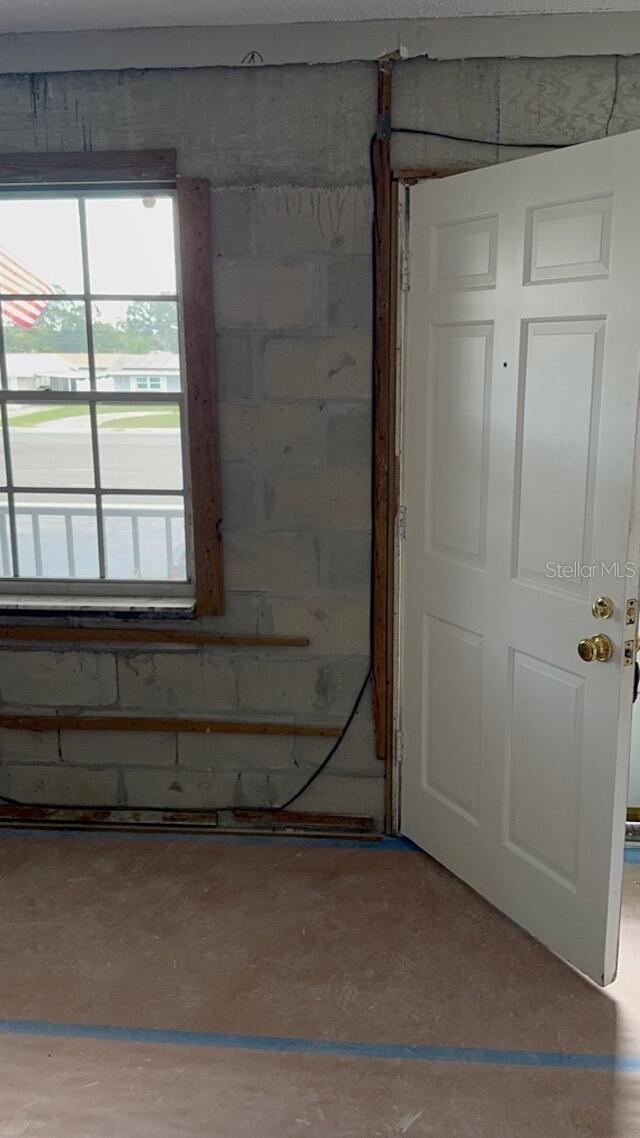 SEMINOLE SQUARE APTS - Residential