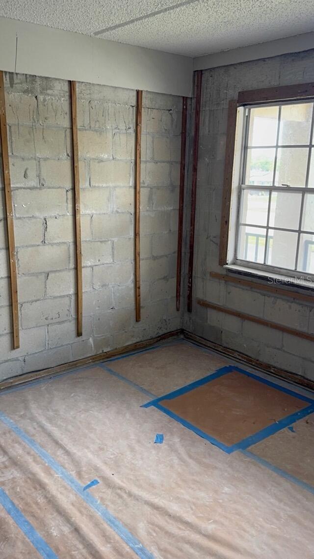 SEMINOLE SQUARE APTS - Residential