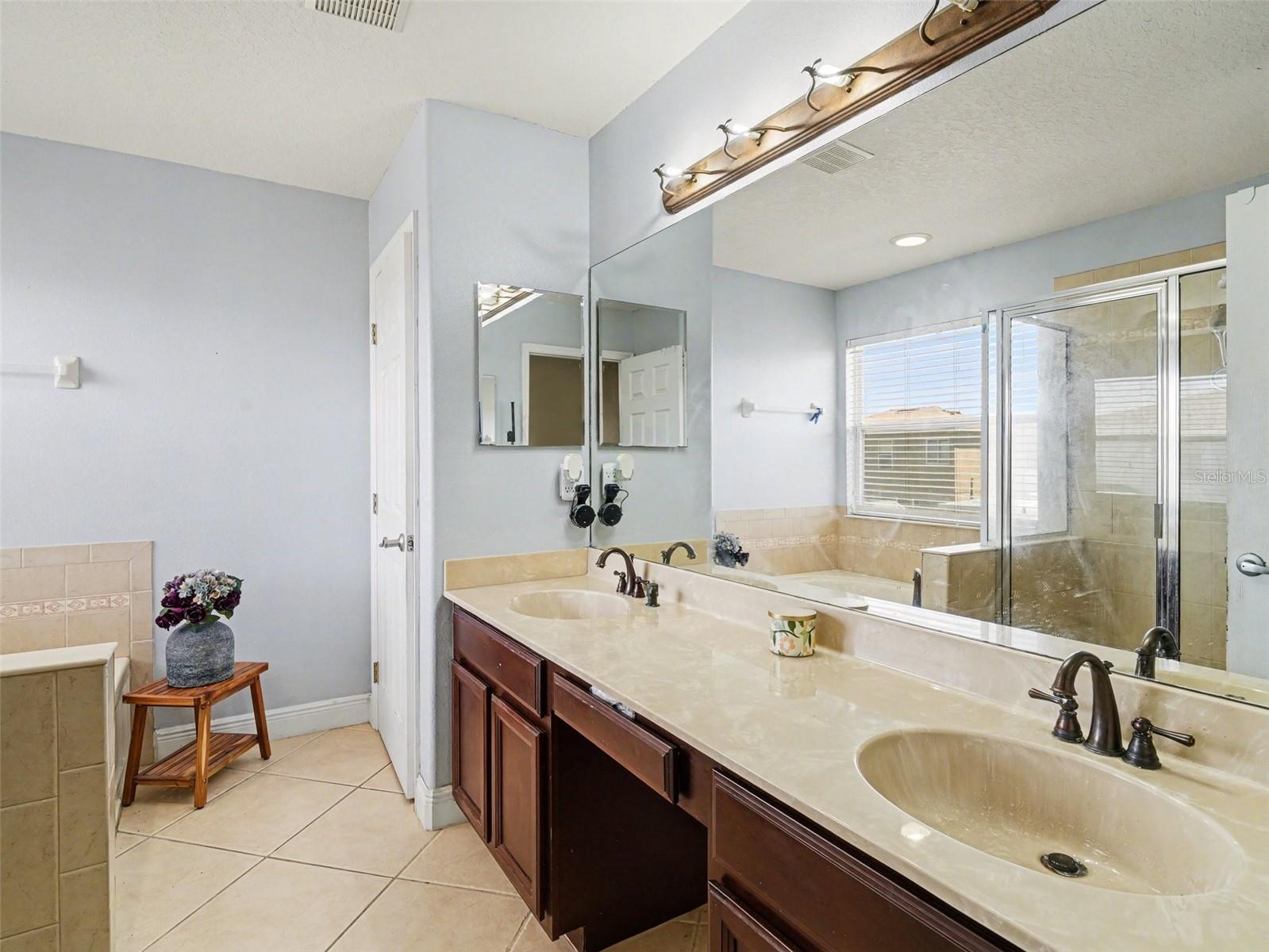 SOUTH BAY LAKES UNIT 1 - Residential