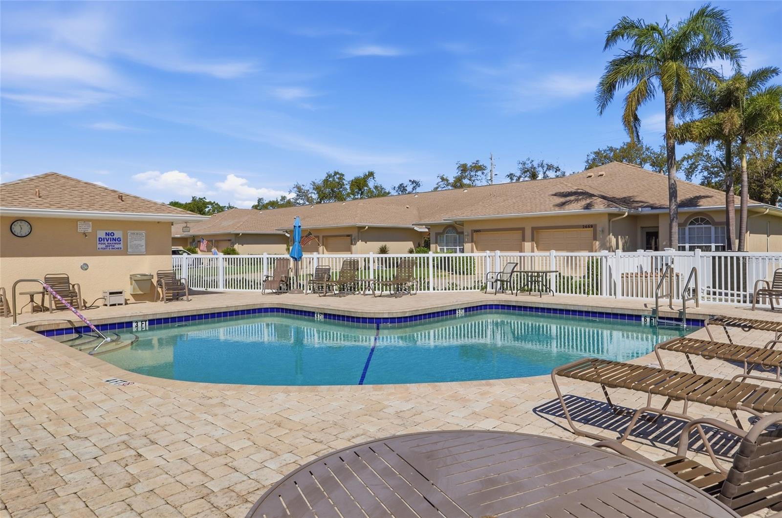 PALM BREEZE VILLAS PH I - Residential