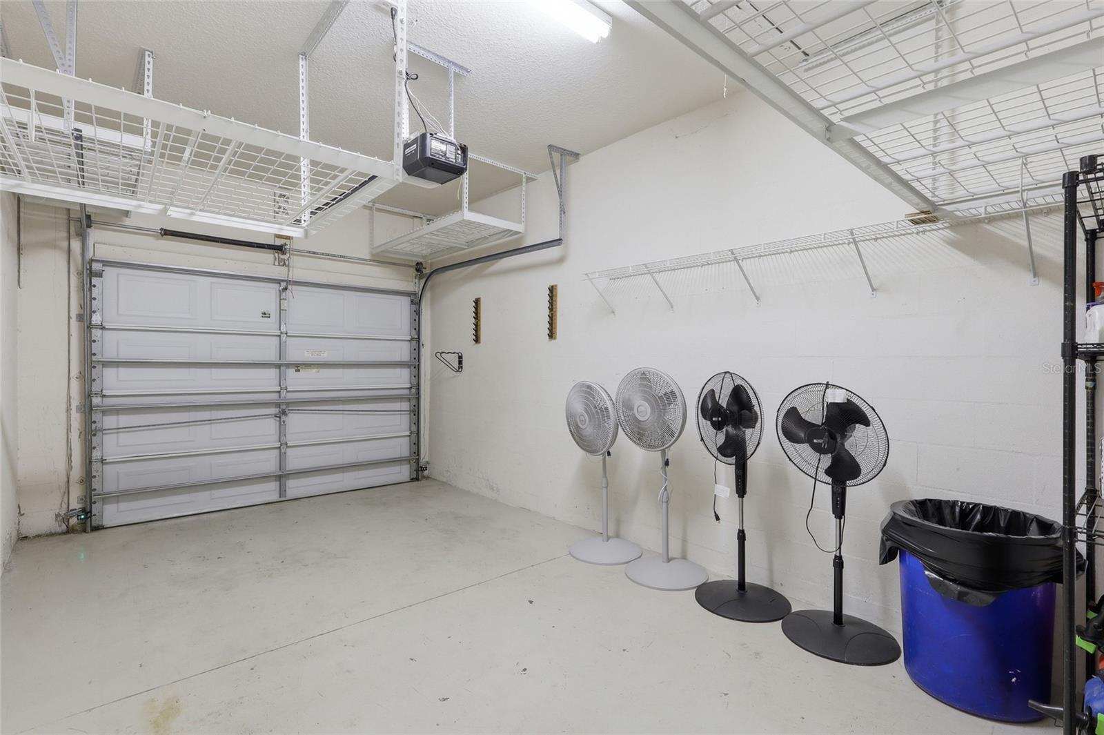 PALM BREEZE VILLAS PH I - Residential