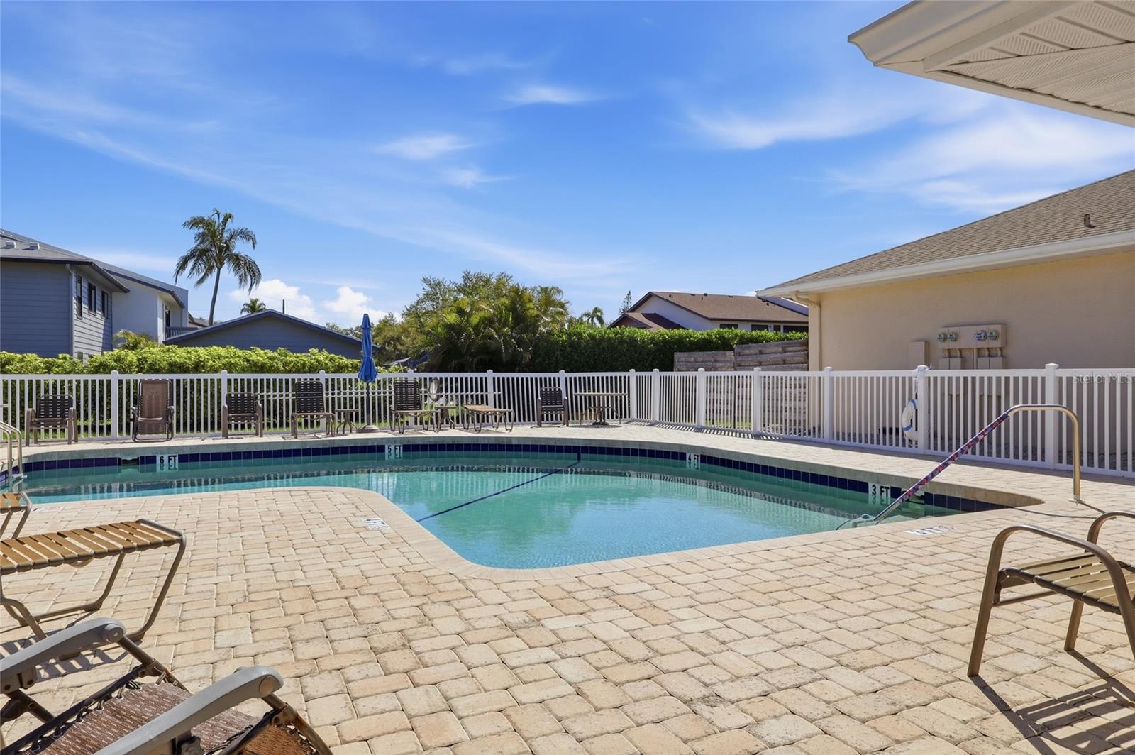 PALM BREEZE VILLAS PH I - Residential