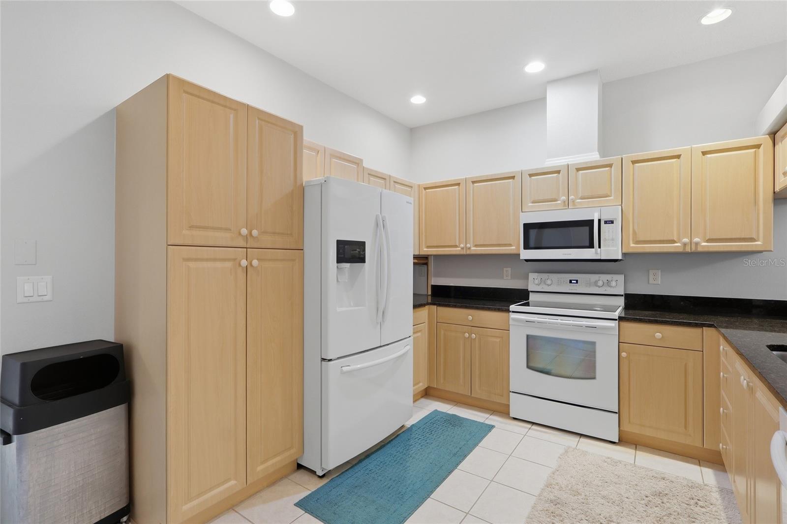 PALM BREEZE VILLAS PH I - Residential