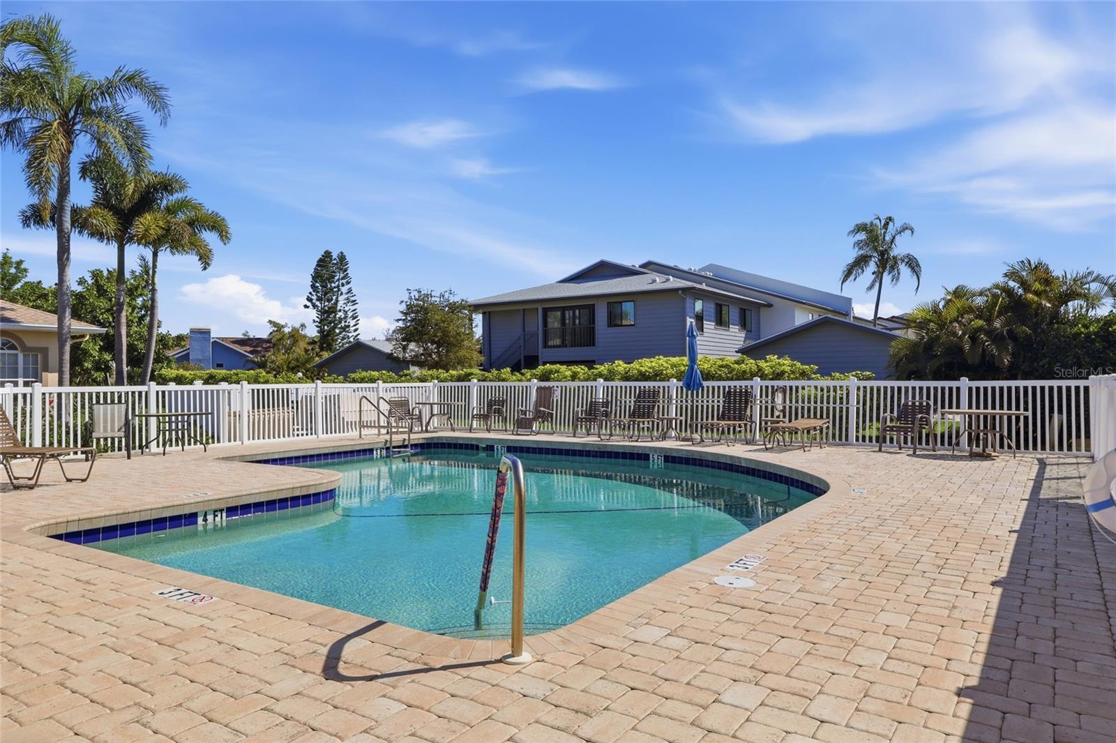 PALM BREEZE VILLAS PH I - Residential