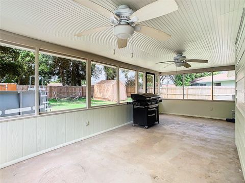 A home in WINTER HAVEN