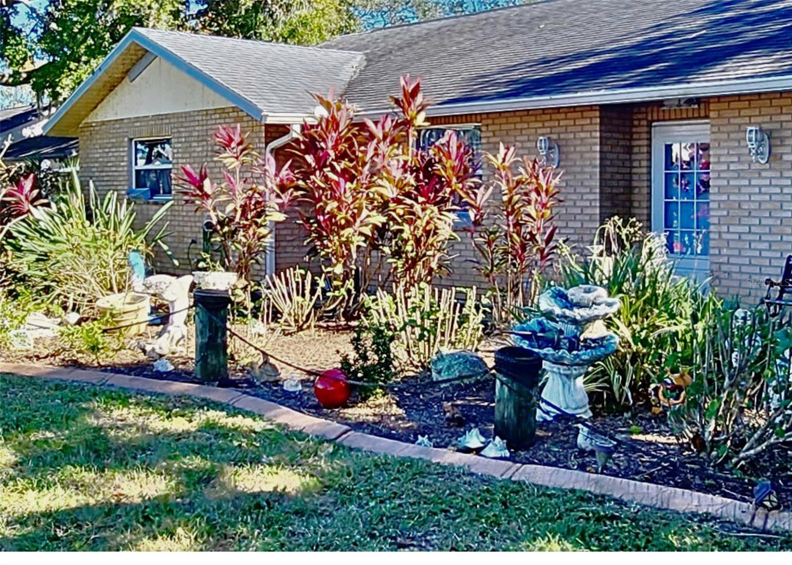 825 CAREY DRIVE