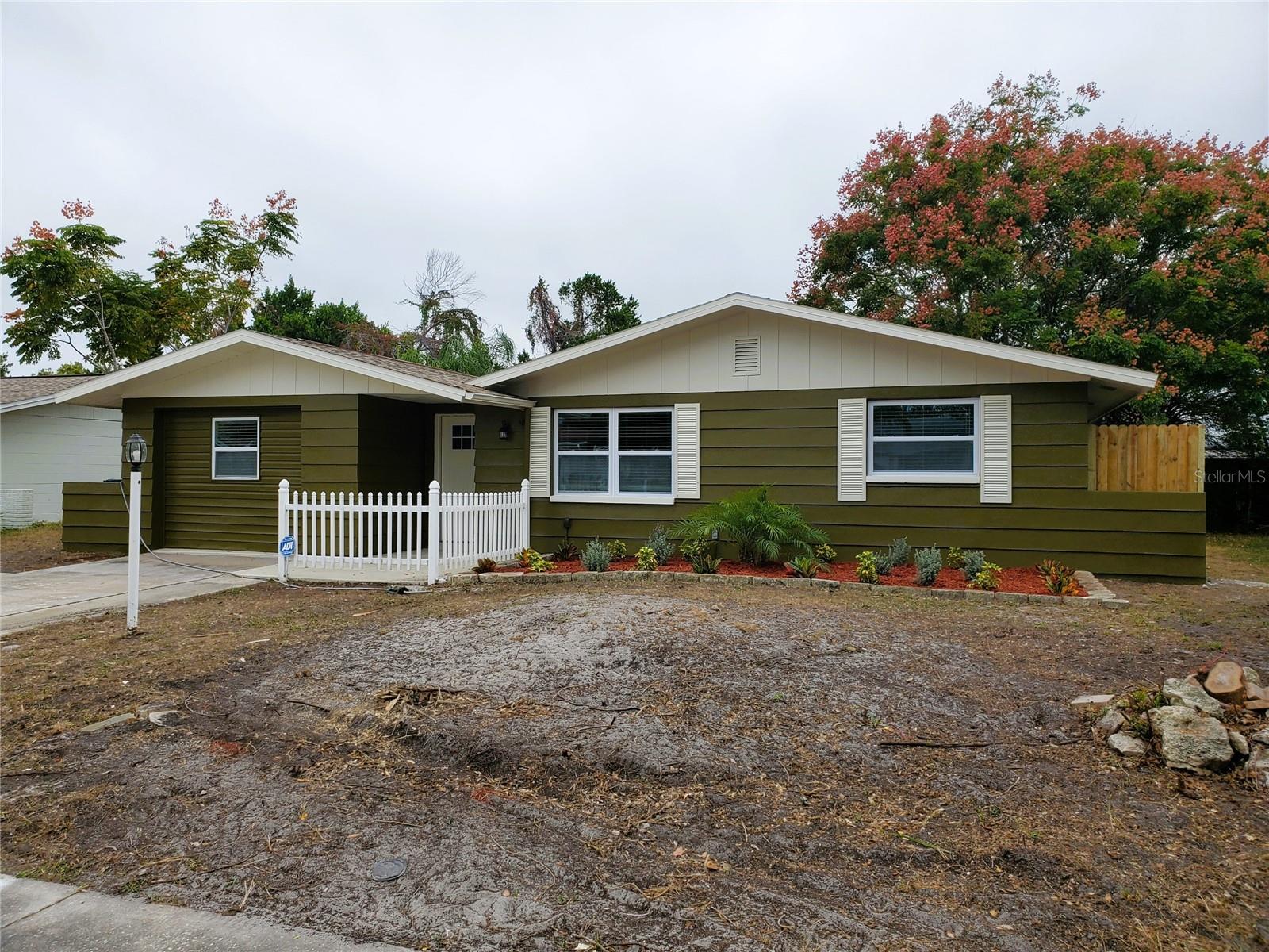 EMBASSY HILLS - Residential