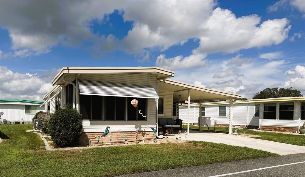 Photo of 351 Hawthorne Boulevard, Leesburg, FL 34748 (MLS # G5118819)