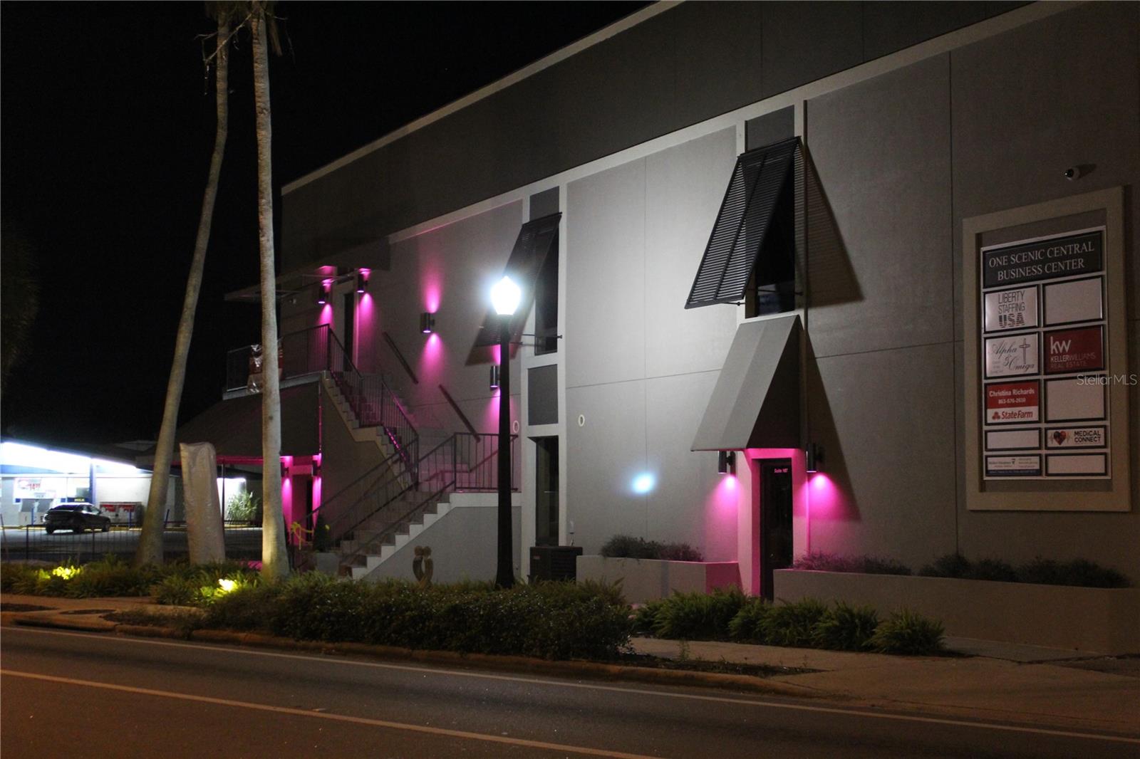 1200 +/- SQ FT OF A GROUND FLOOR OFFICE SPACE FOR LEASE. RECEPTION AREA, RECEPTIONIST SPACE, 4 OFFICE SPACES, EMPLOYEE LOUNGE, BATHROOM WITH CUSTOMER BATHROOMS IN BUILDING. ENTRANCE OFF SCENIC HWY AND FROM INSIDE BUILDING HALLWAY. THERE ARE ALSO SOME SMALLER OFFICE SPACES AVAILABLE FOR LEASE. HIGH TRAFFIC VOLUME. LOADS OF PARKING. $2,700. PER MONTH PLUS ELECTRIC. WE HAVE CAFE SPACE AVAILABLE PLUS OTHER OFFICE SPACES READY TO MOVE INTO. CALL FOR DETAILS.