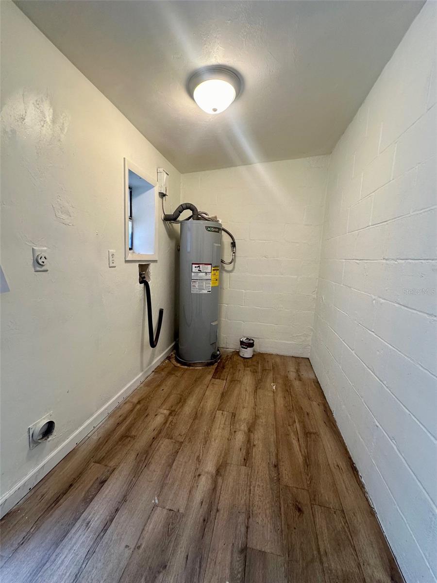 HARRIS ESTATE HARRIS LANDS REPL E 1/2 - Residential Lease