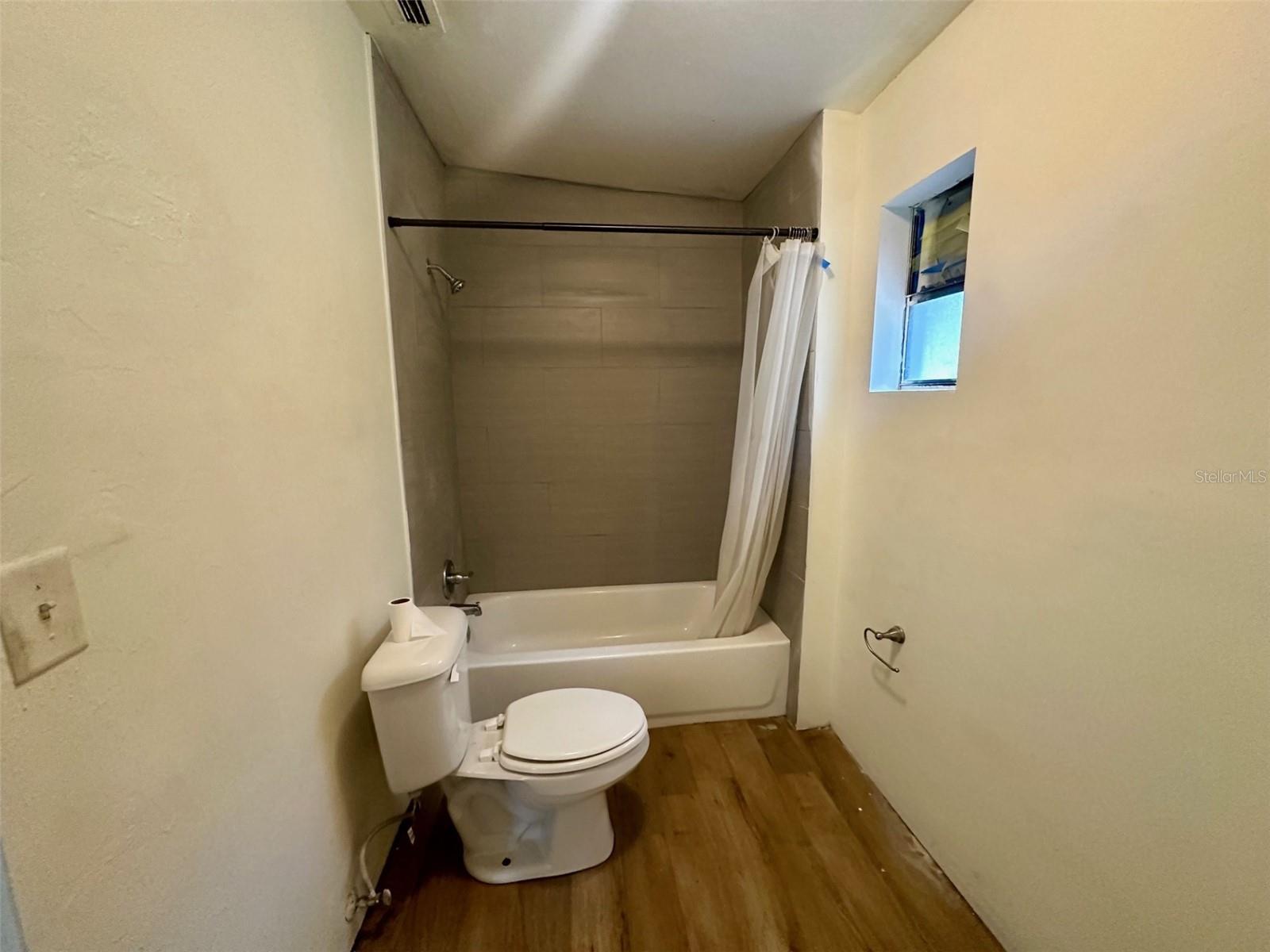 HARRIS ESTATE HARRIS LANDS REPL E 1/2 - Residential Lease