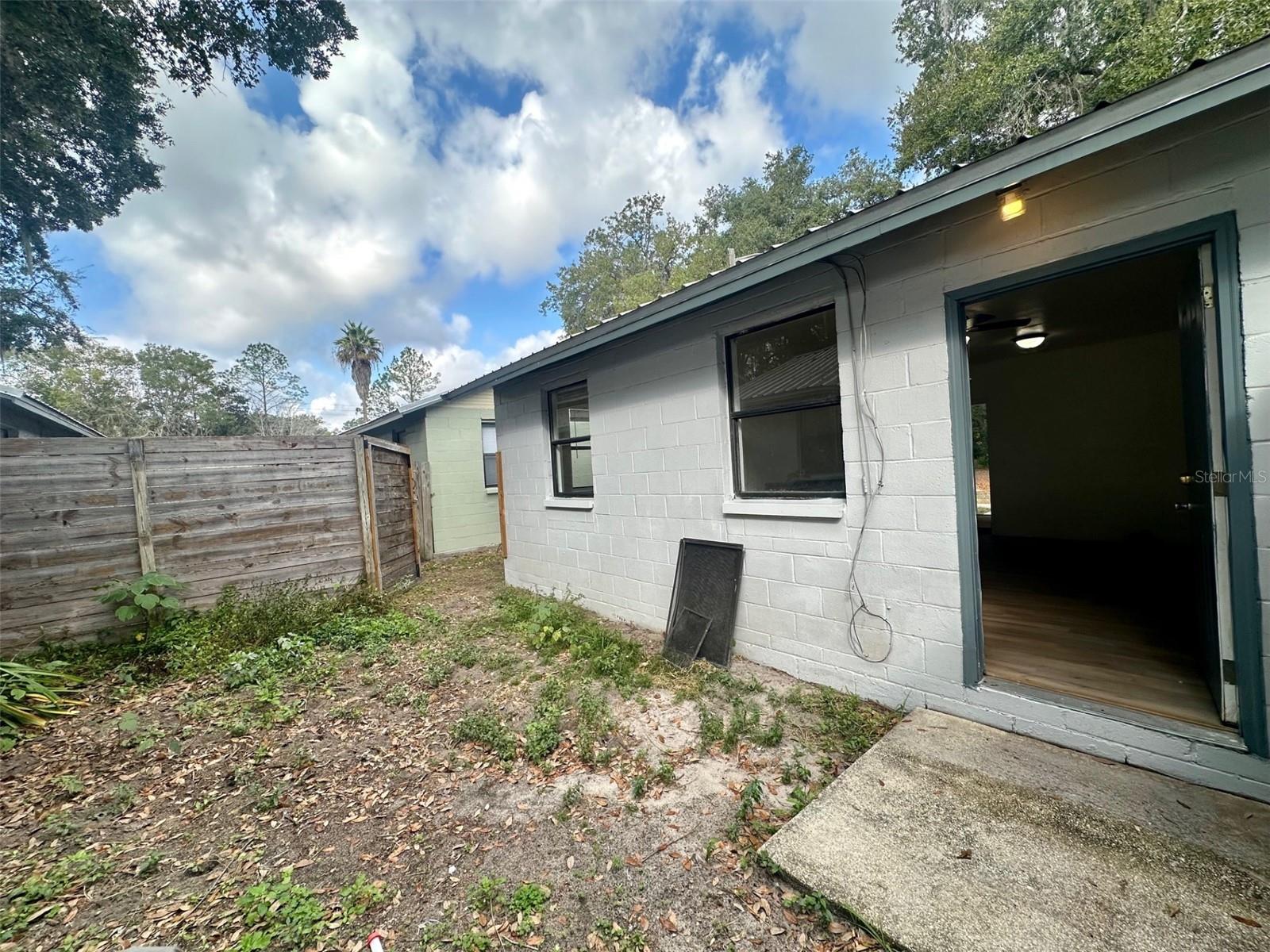 HARRIS ESTATE HARRIS LANDS REPL E 1/2 - Residential Lease