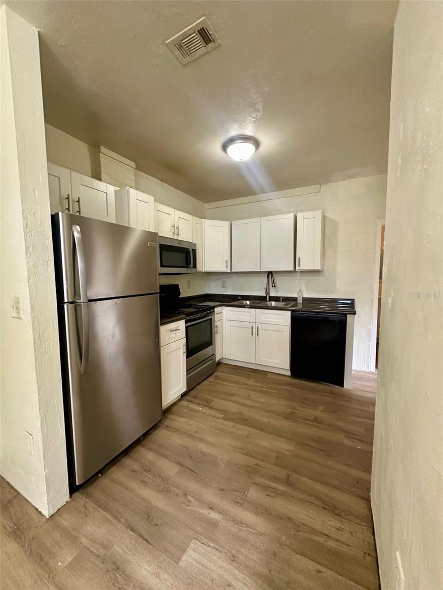 HARRIS ESTATE HARRIS LANDS REPL E 1/2 - Residential Lease