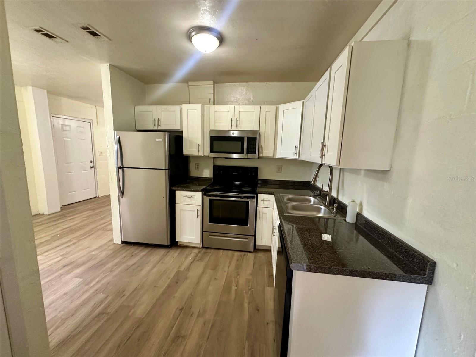 HARRIS ESTATE HARRIS LANDS REPL E 1/2 - Residential Lease