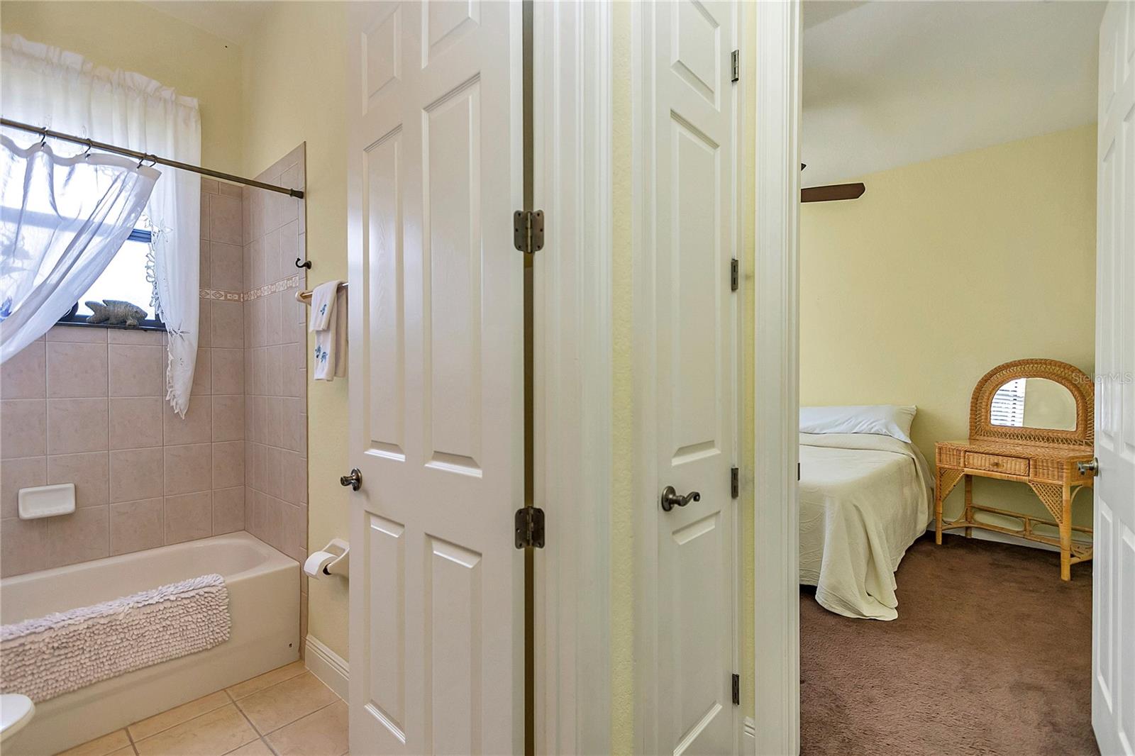 GROVE/HARBOR HILLS - Residential