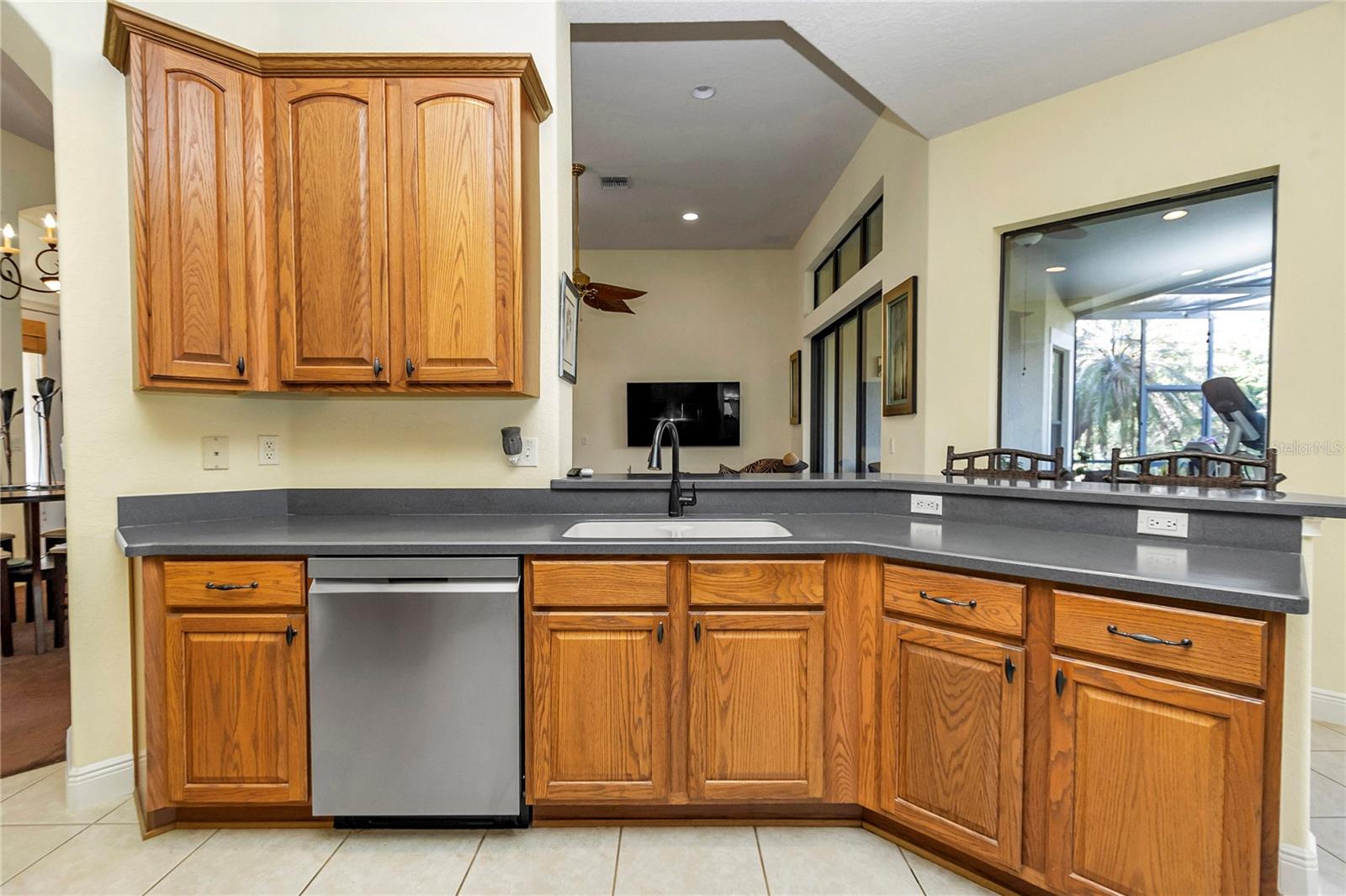 GROVE/HARBOR HILLS - Residential