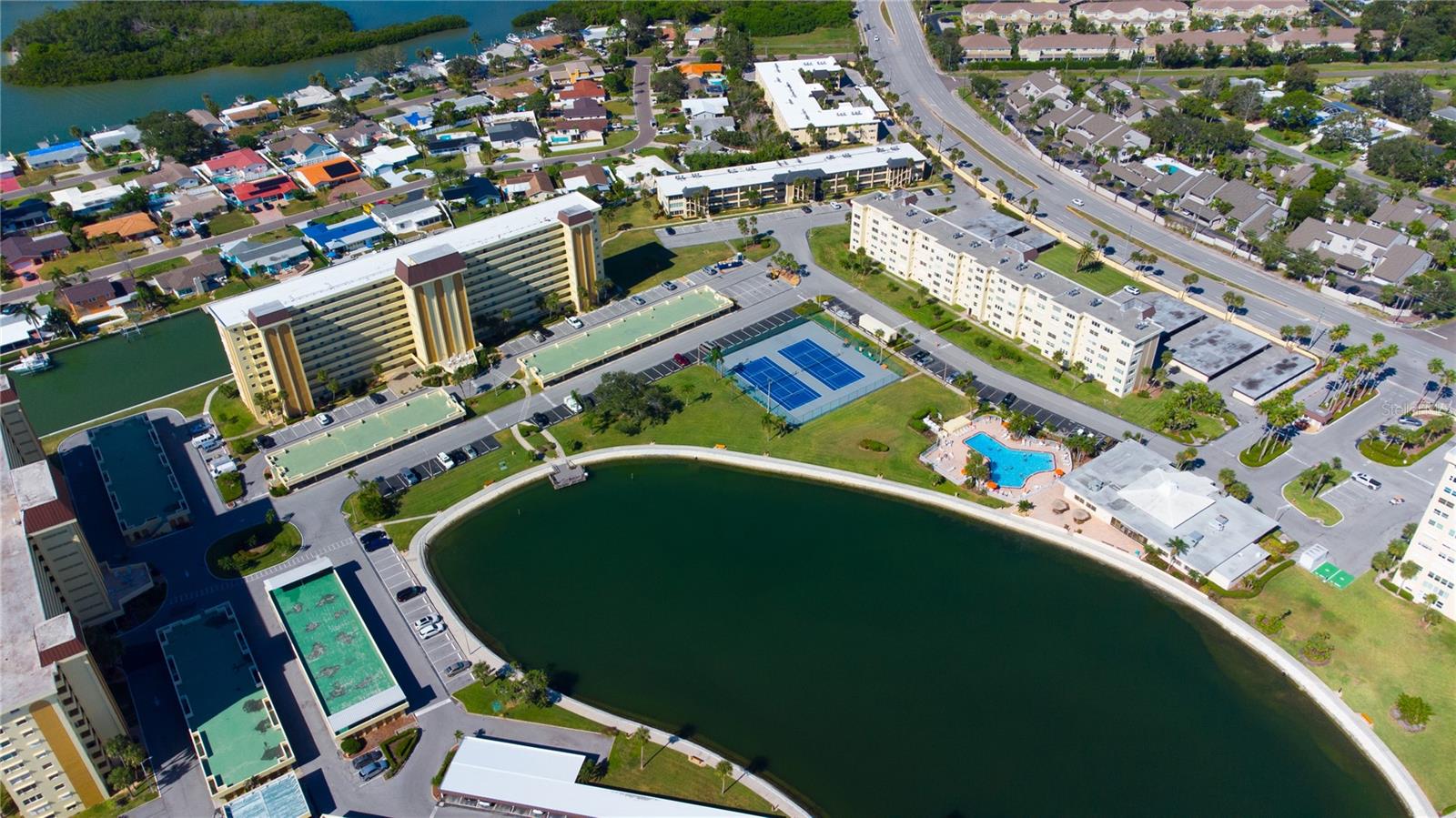 COLUMBIA TOWERS - Residential