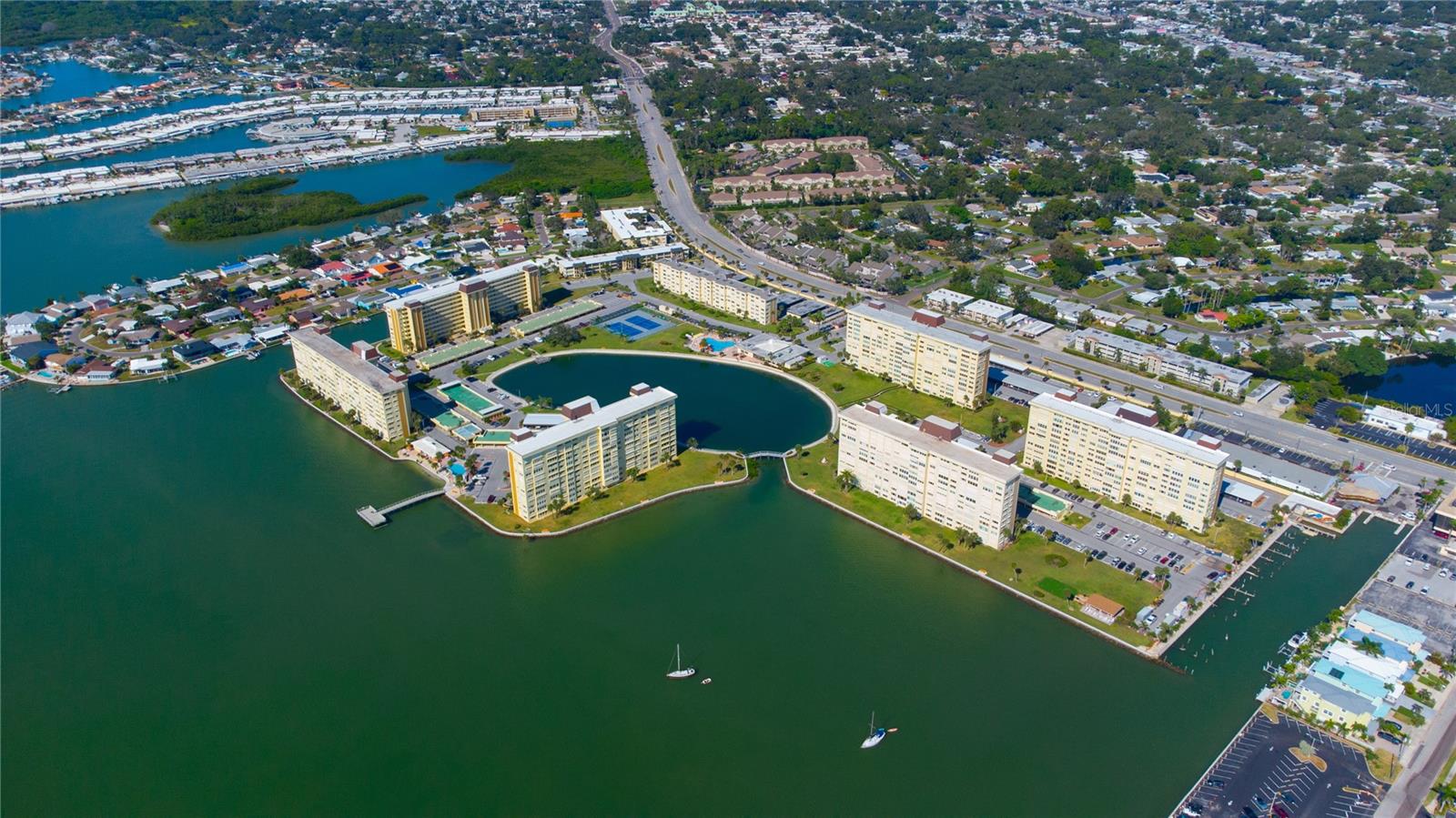 COLUMBIA TOWERS - Residential