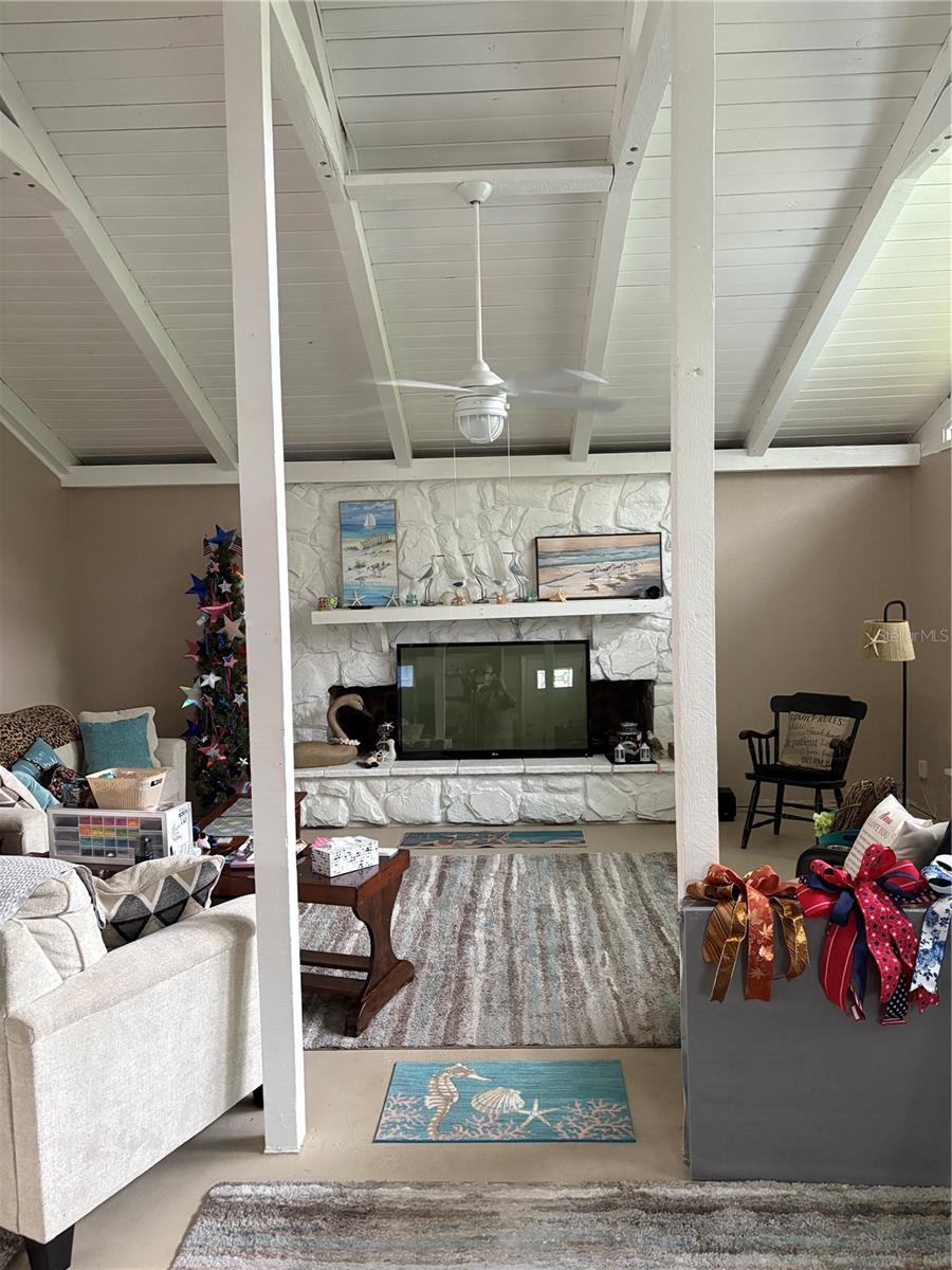 2203 LIME TREE DRIVE