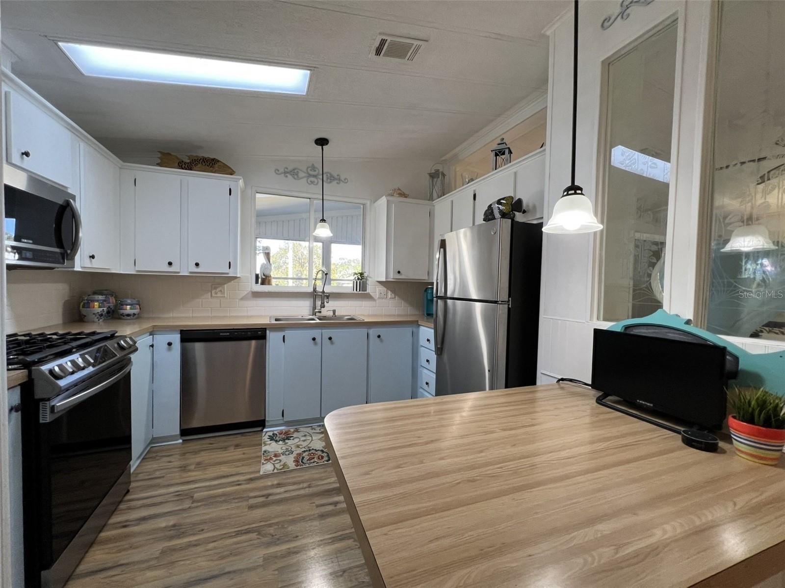 FLORAL LAKES - Residential