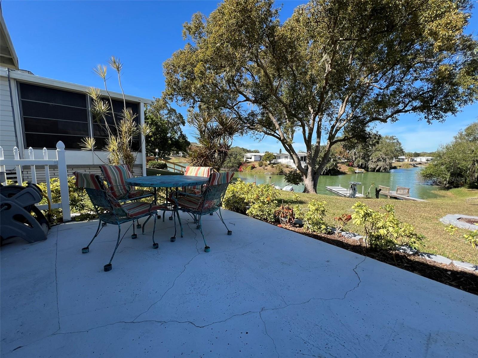 FLORAL LAKES - Residential