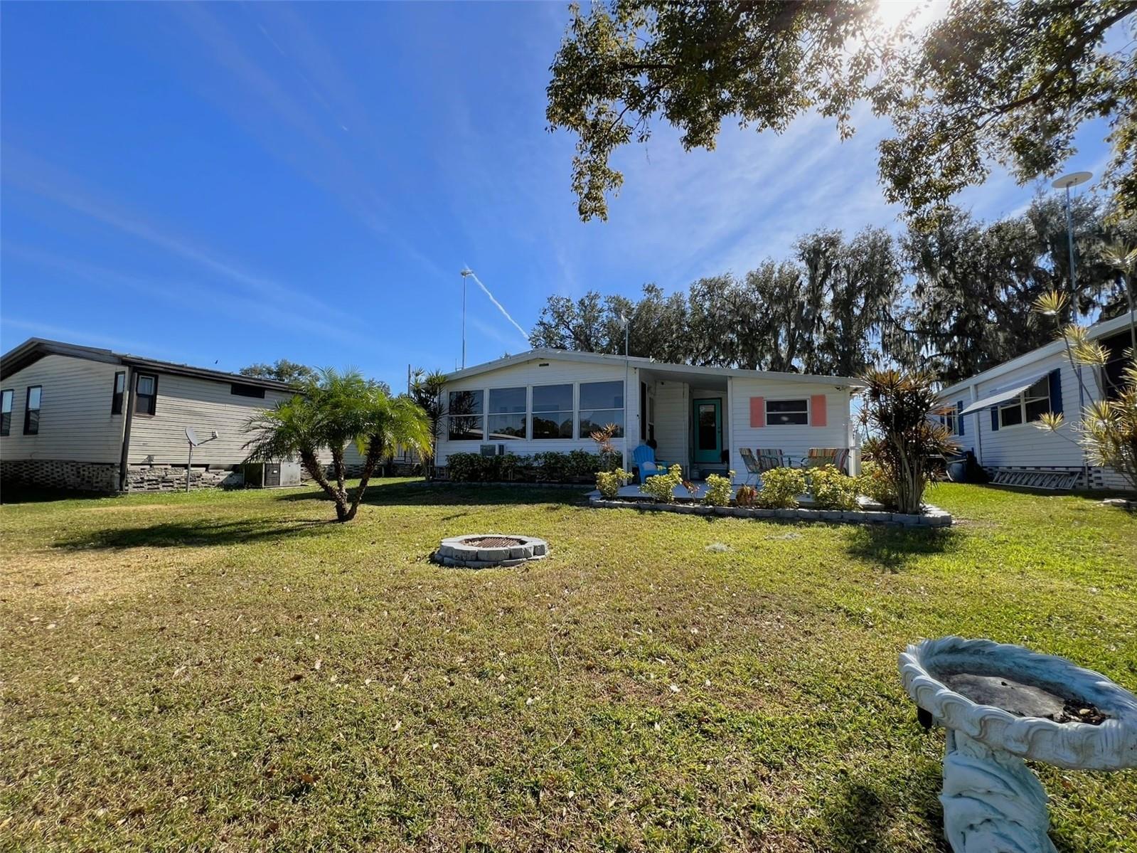 FLORAL LAKES - Residential