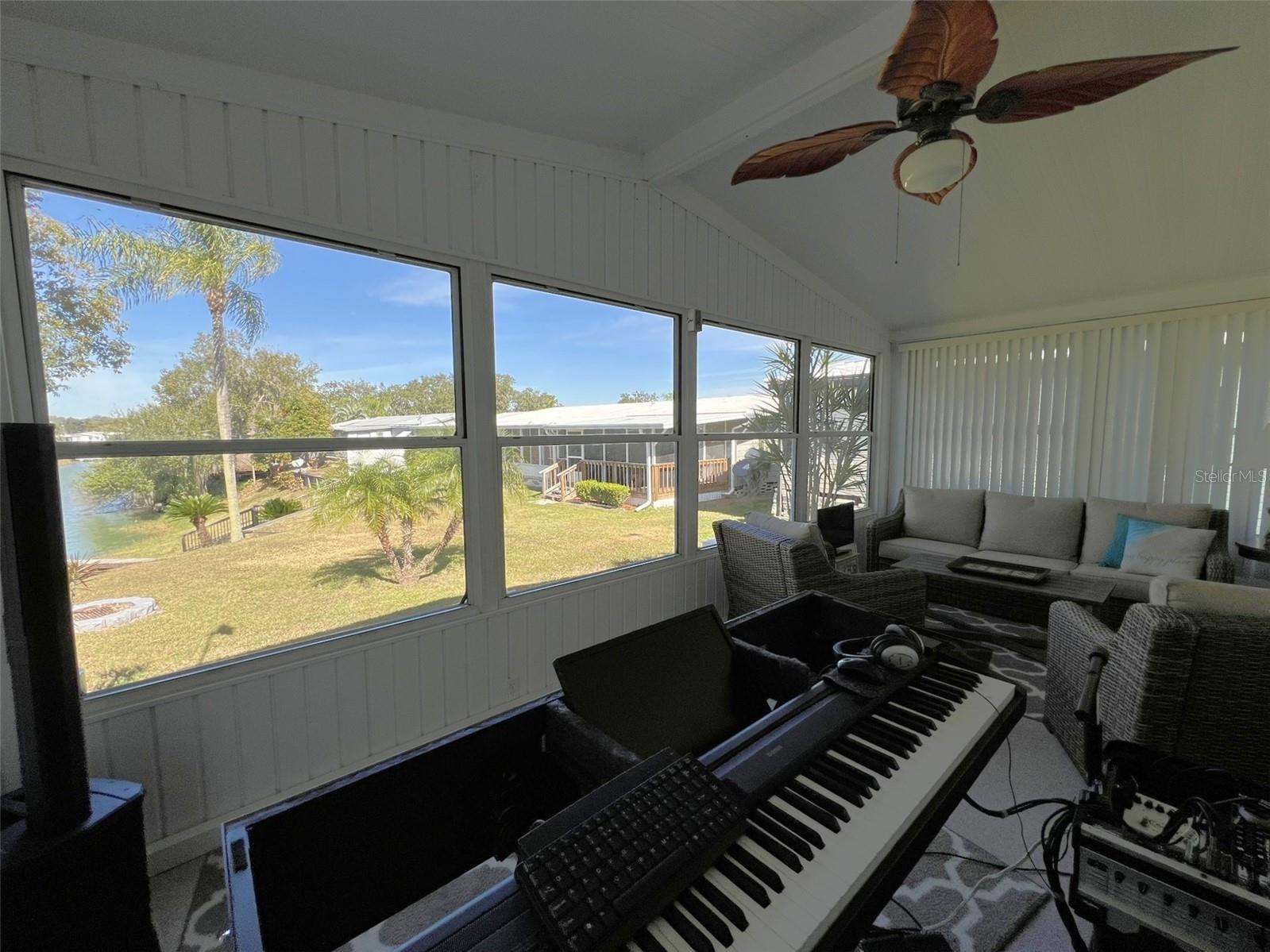 FLORAL LAKES - Residential