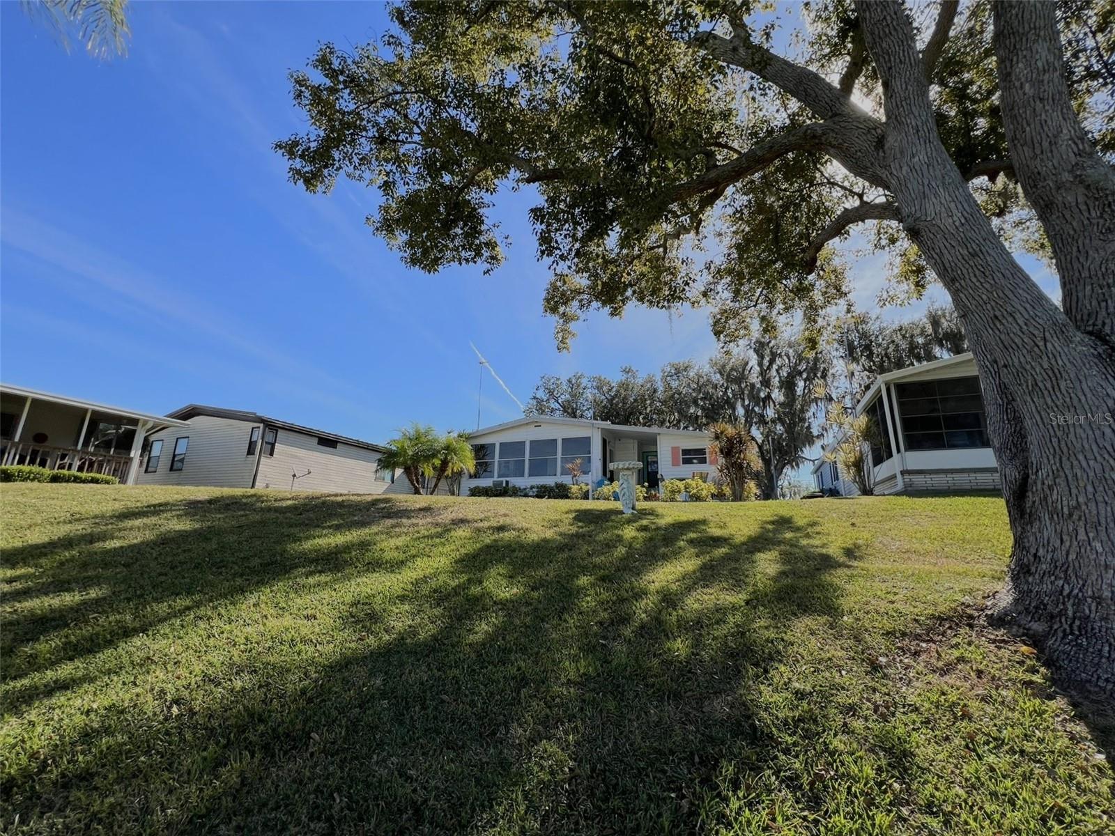 FLORAL LAKES - Residential