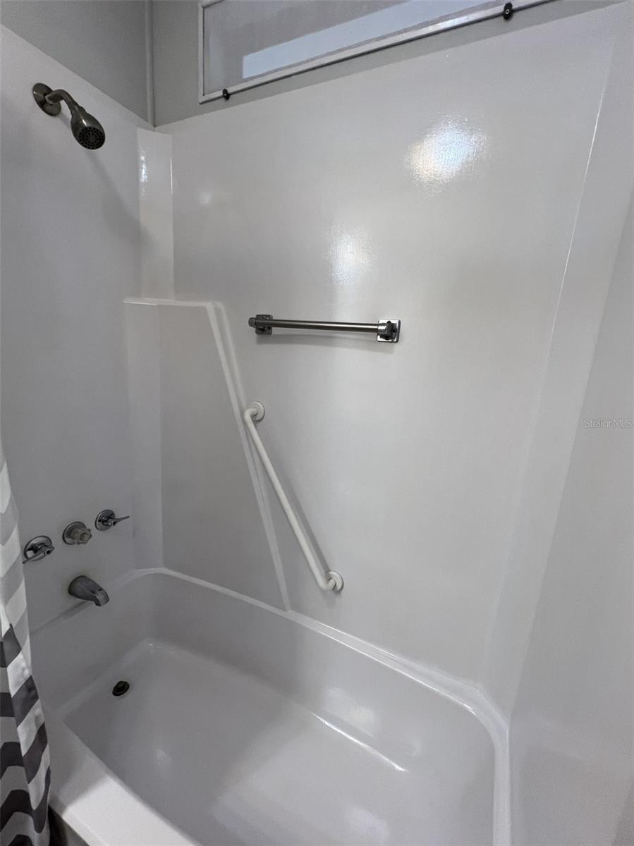 FLORAL LAKES - Residential