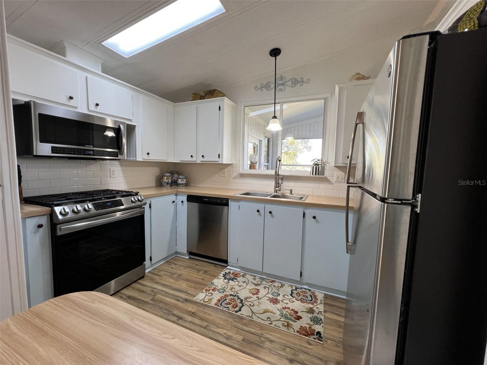 FLORAL LAKES - Residential