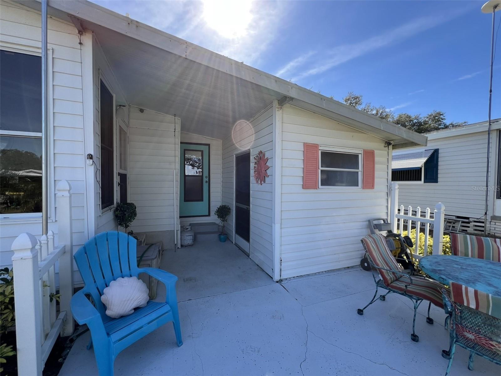 FLORAL LAKES - Residential