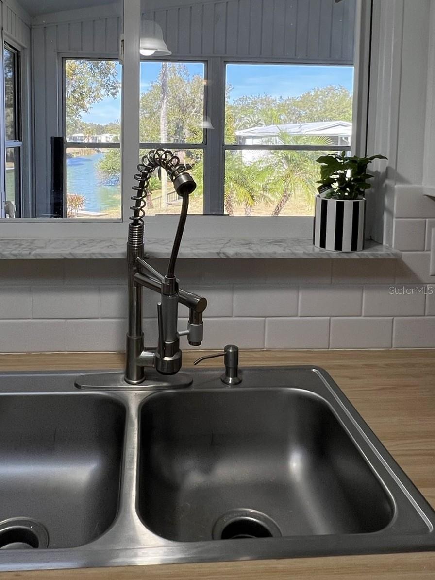 FLORAL LAKES - Residential