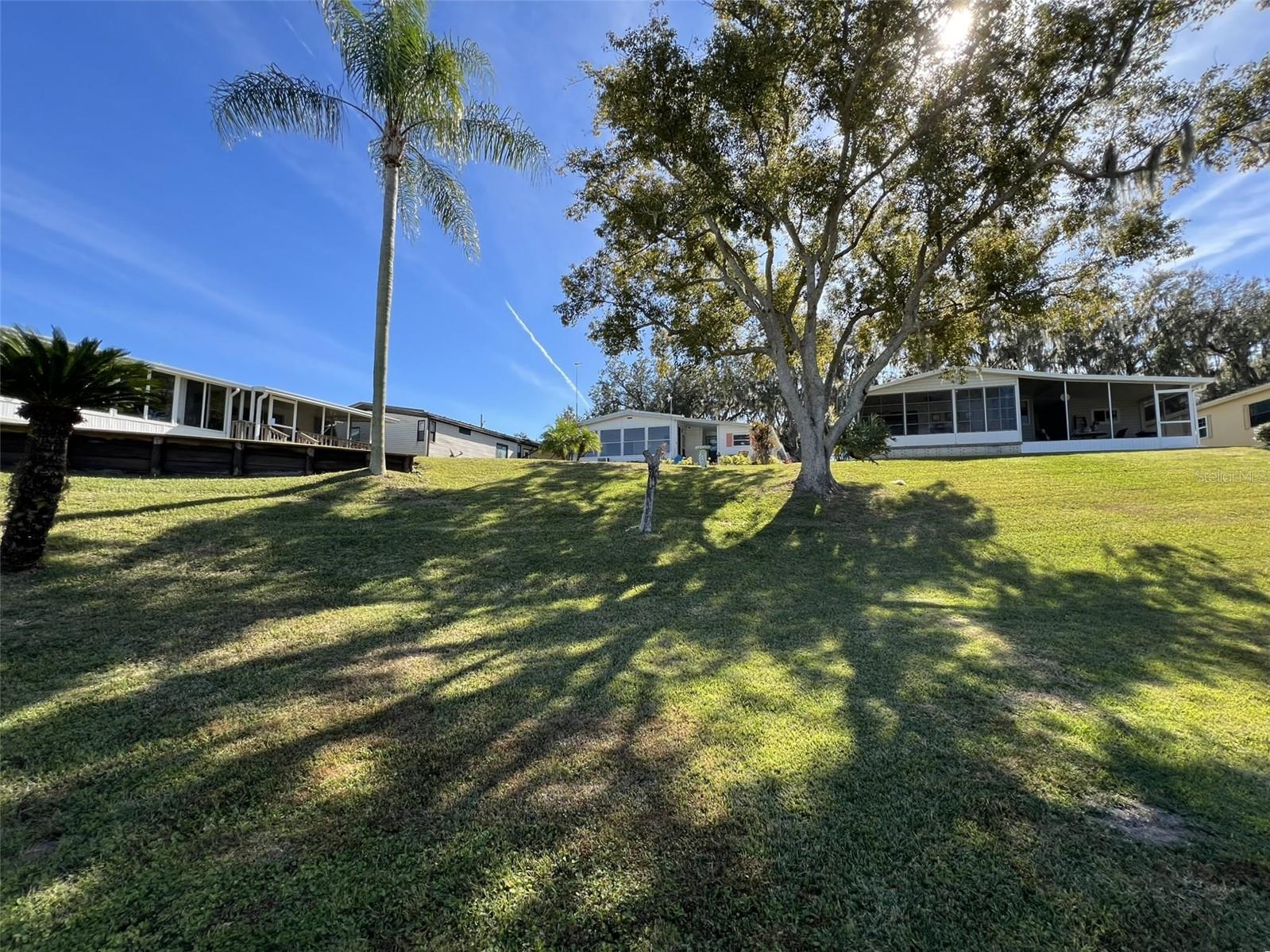 FLORAL LAKES - Residential